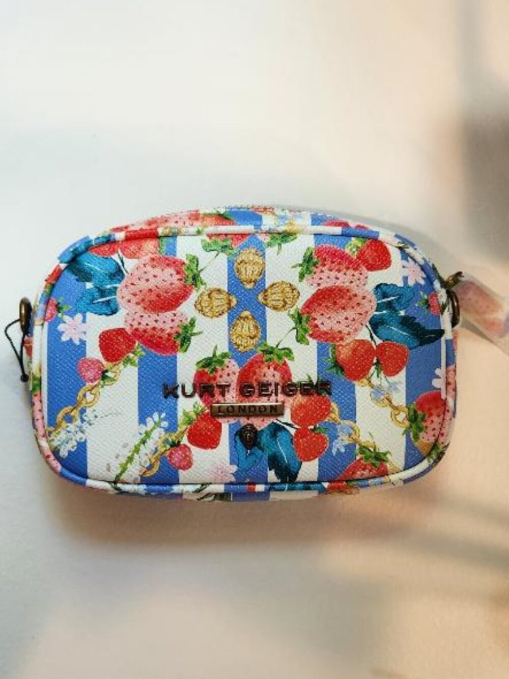 Kurt Geiger London Small Greenwich Leather Camera Bag - Picture 3 of 8